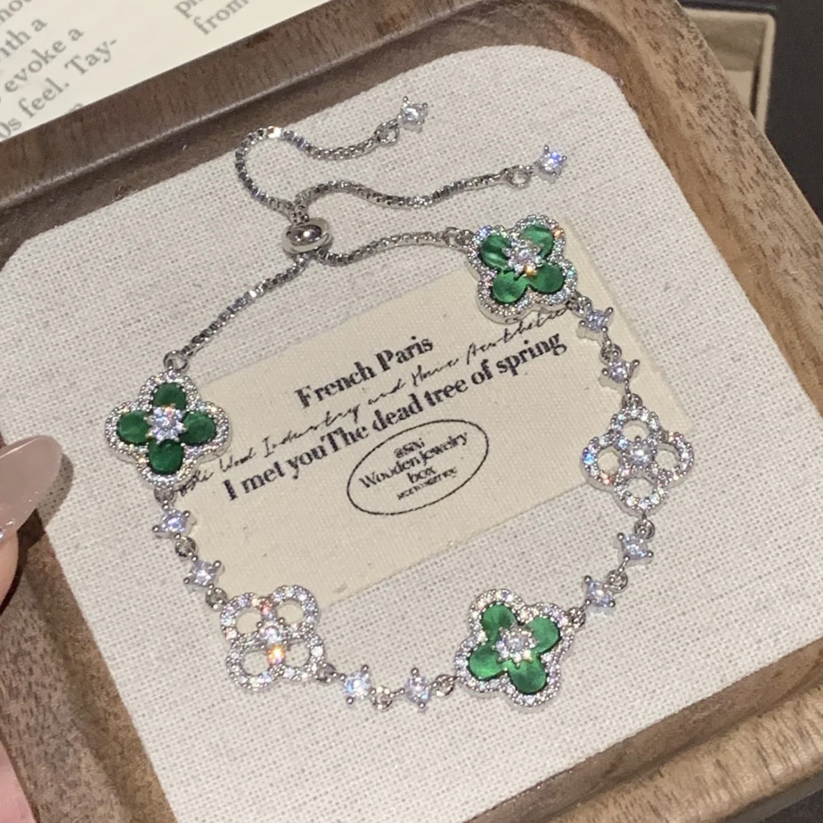 Four-leaf clover mother-of-pearl zircon flower bracelet
