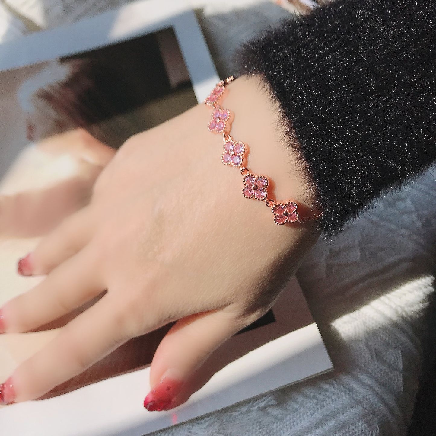Four-leaf clover colored gemstone zircon electroplating 18k simple cherry blossom pink fashion bracelet