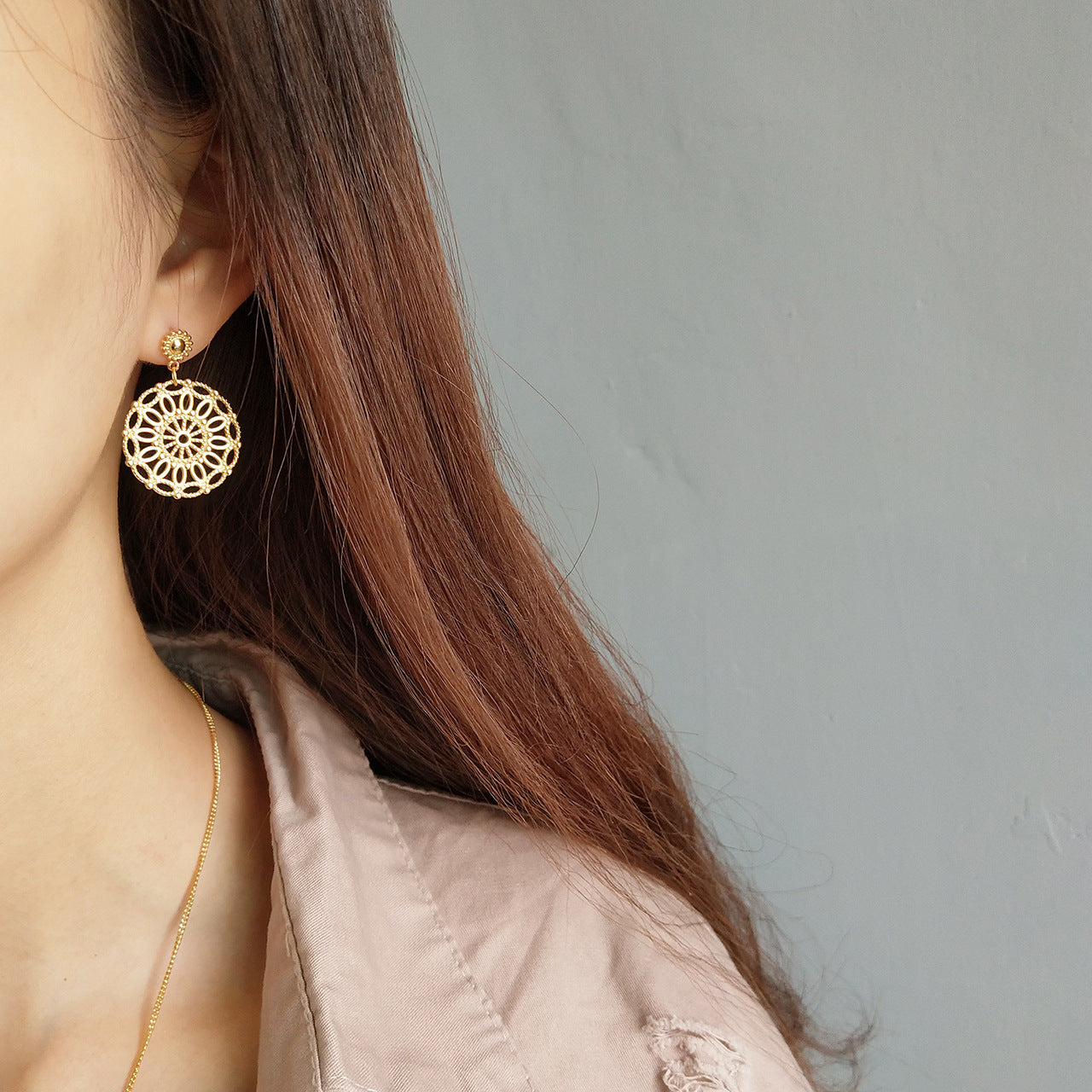 Vintage Gold Filigree Flower Earrings – A Delicate Statement of Retro Elegance