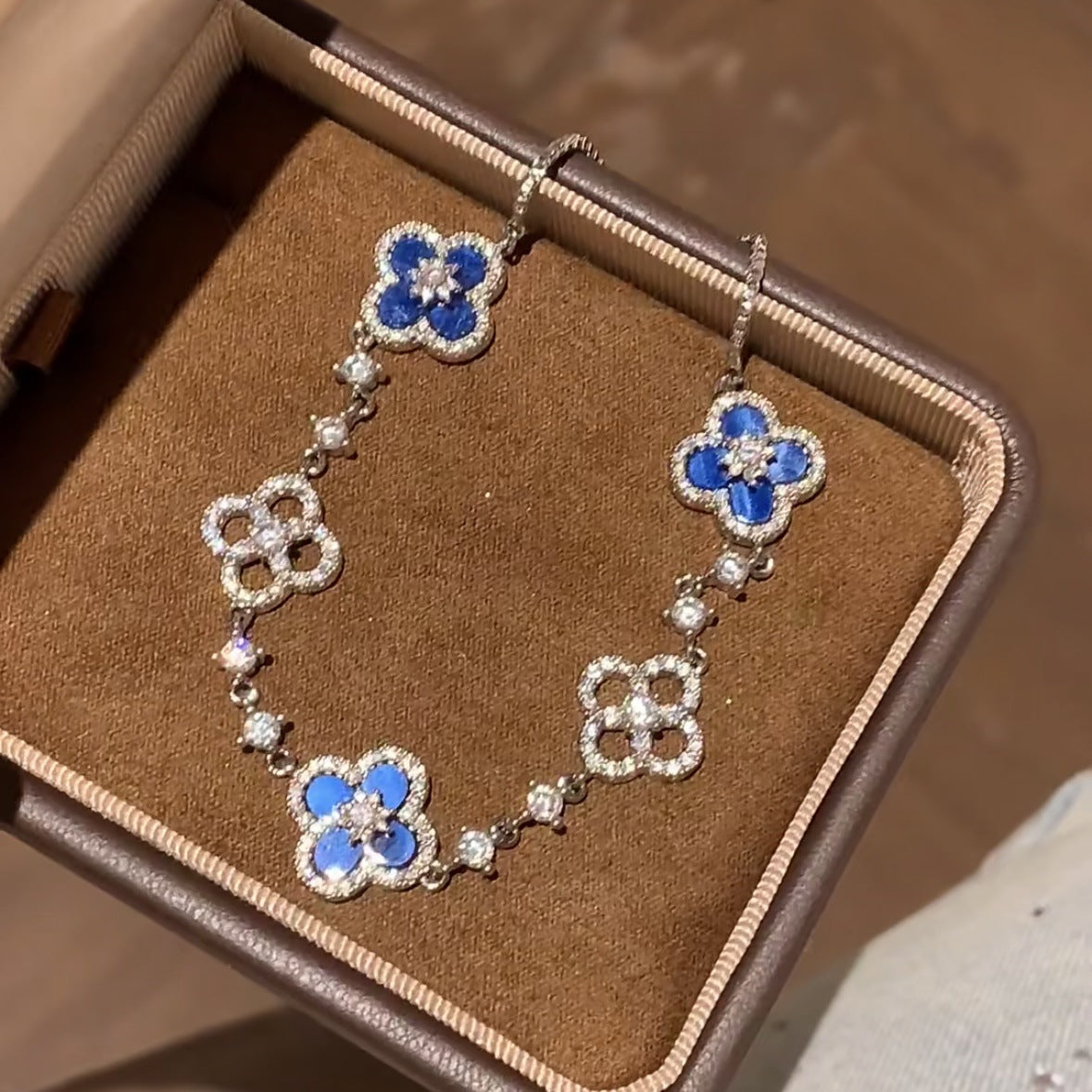 Four-leaf clover mother-of-pearl zircon flower bracelet
