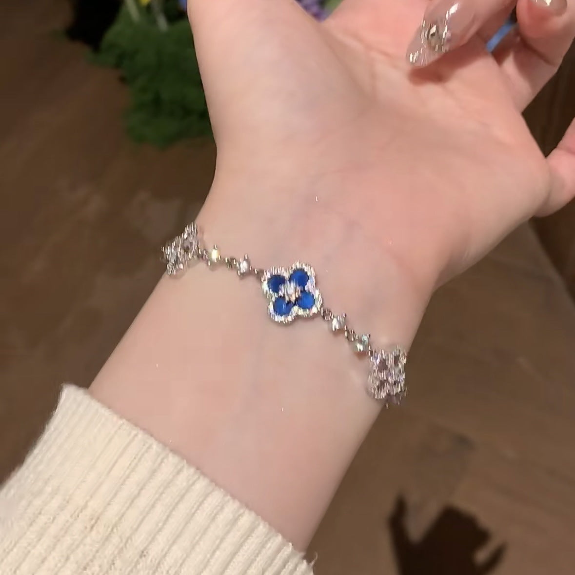 Four-leaf clover mother-of-pearl zircon flower bracelet