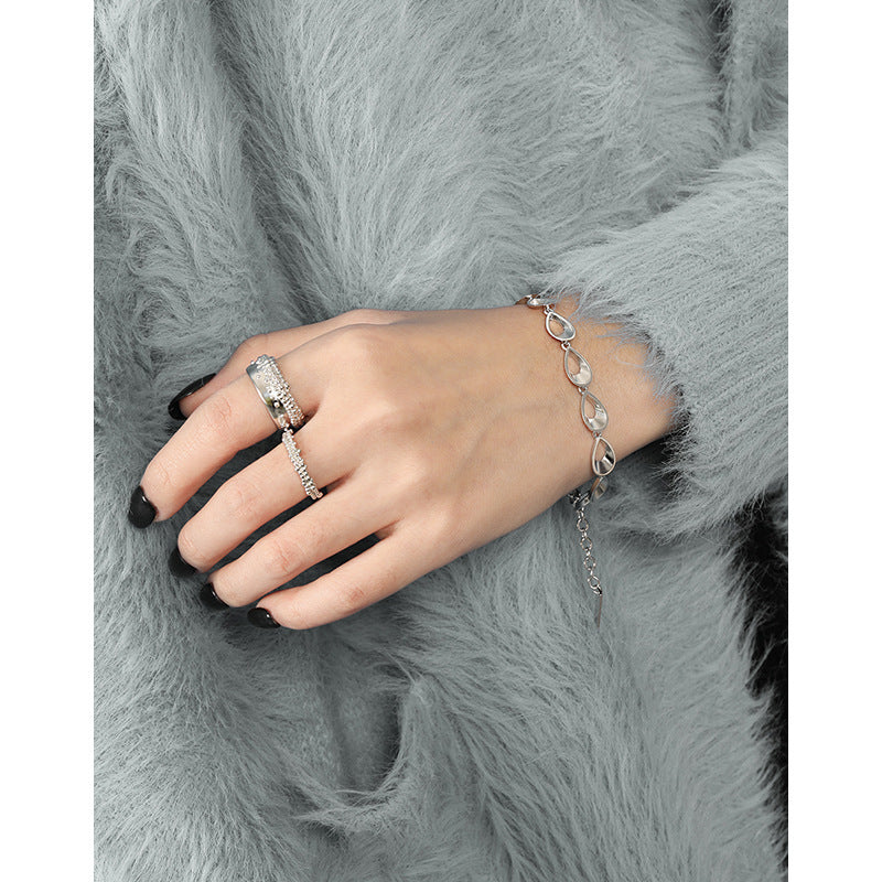 Teardrop - Linked Bracelet