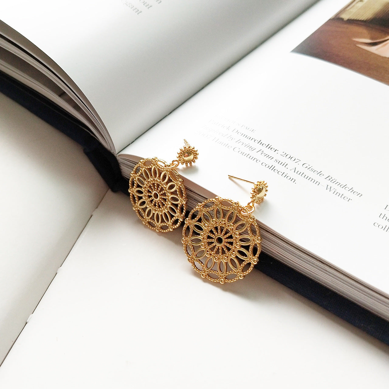 Vintage Gold Filigree Flower Earrings – A Delicate Statement of Retro Elegance