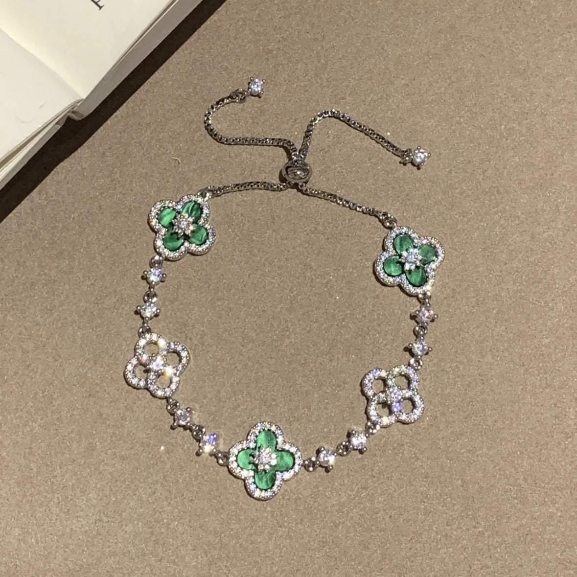 Four-leaf clover mother-of-pearl zircon flower bracelet