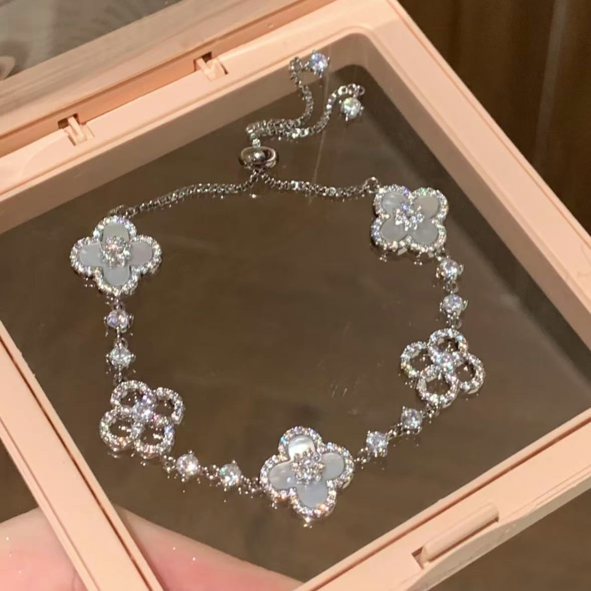 Four-leaf clover mother-of-pearl zircon flower bracelet